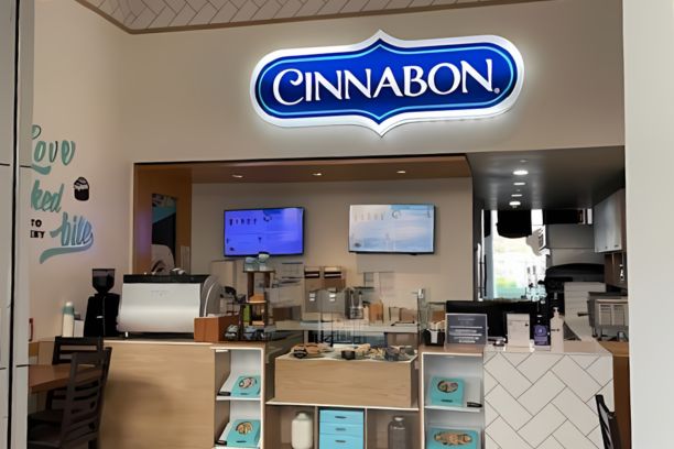 Centro Comercial El Triángulo. Dirección: Blvrd Atlixco 3515 L27, Las Ánimas, 72400 Heroica Puebla de Zaragoza, Pue.