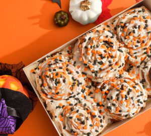 🎃 Cinnabon con Sprinkles de Halloween 👻